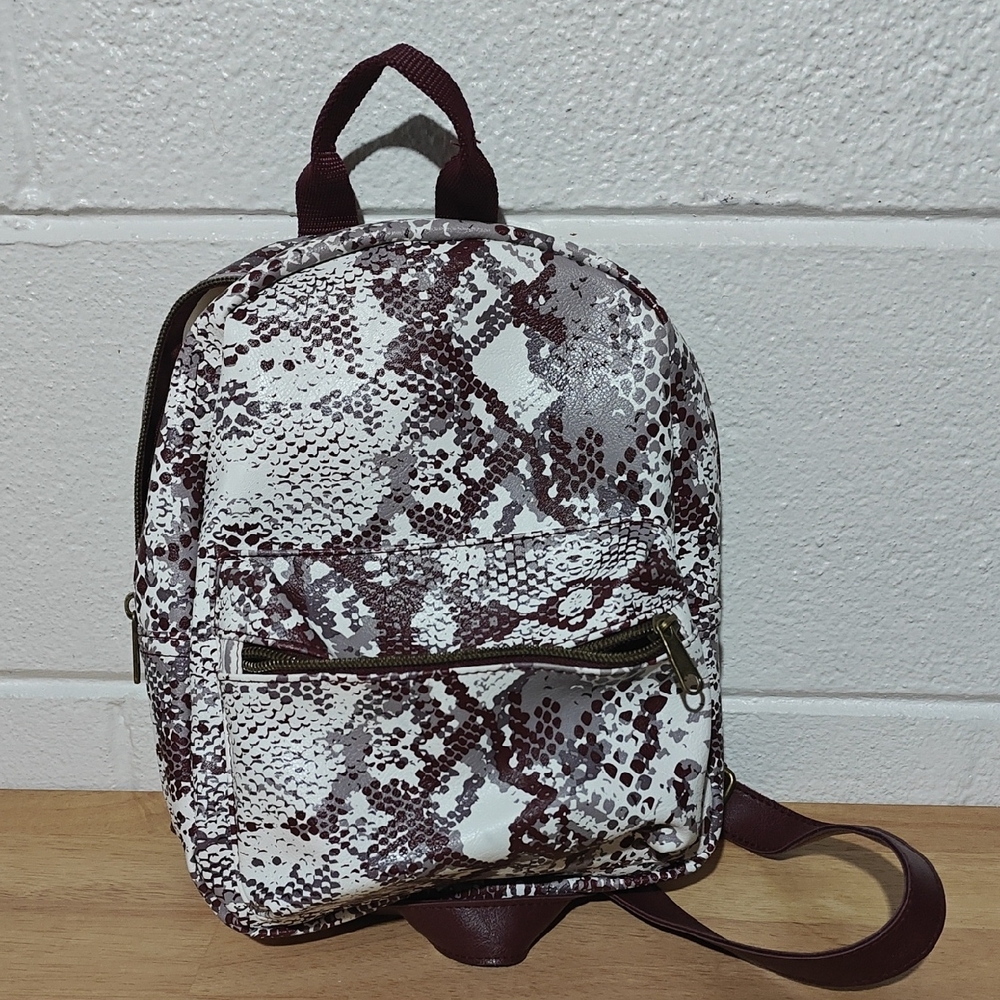 Stylish Snake Print Backpack